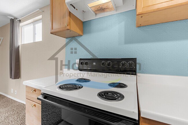 Building Photo - 1 Bedroom Cottage with Off-Street Parking Available in Midtown Coeur d'Alene!