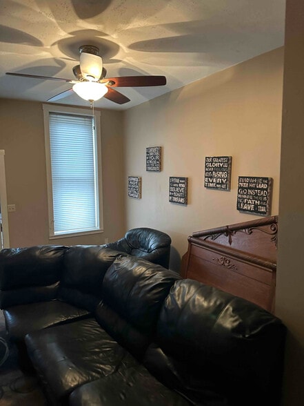 Building Photo - 379 Broad St