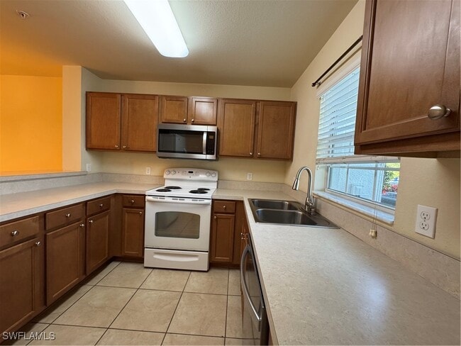 Building Photo - 9093 Gervais Cir
