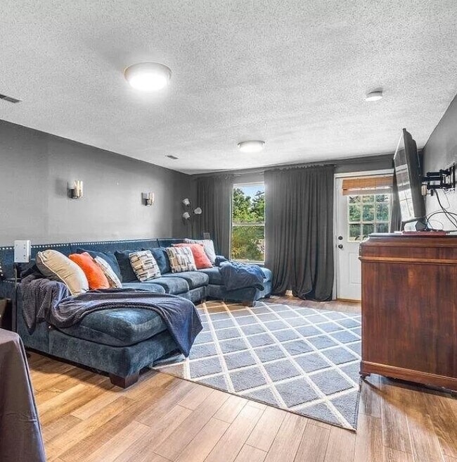 Building Photo - 1405 Prospect Dr