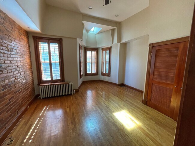 Main Bedroom - 1120 K St NE