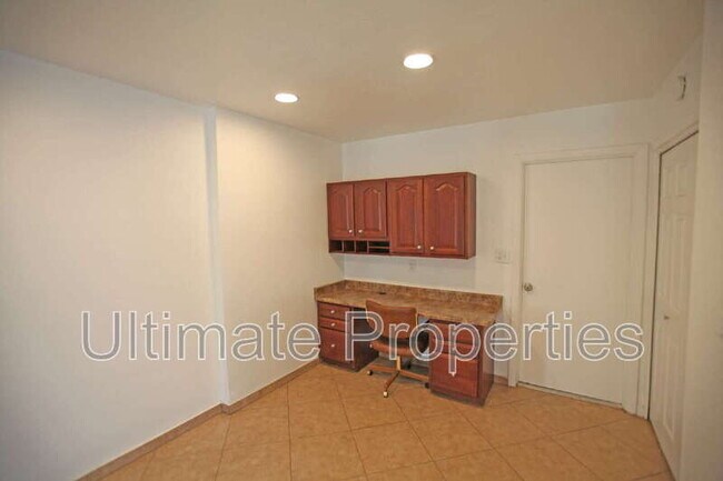 Building Photo - 5059 N 72nd Ave
