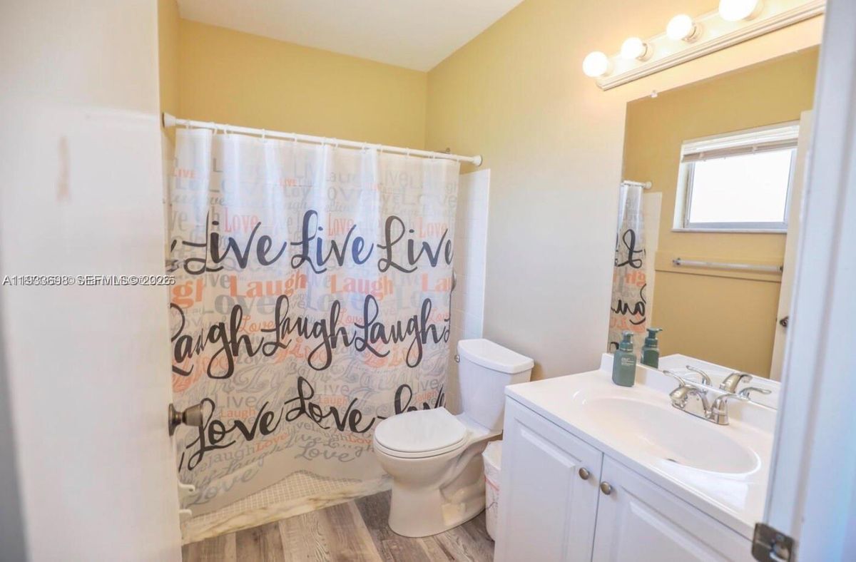 Building Photo - 250 SW Homeland Rd