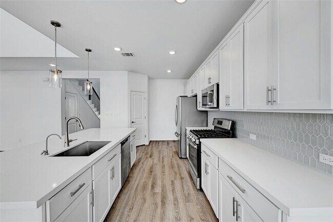 Building Photo - 6411 Velvet Leaf Ln