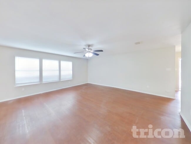 Building Photo - 2057 Wildwood Dr