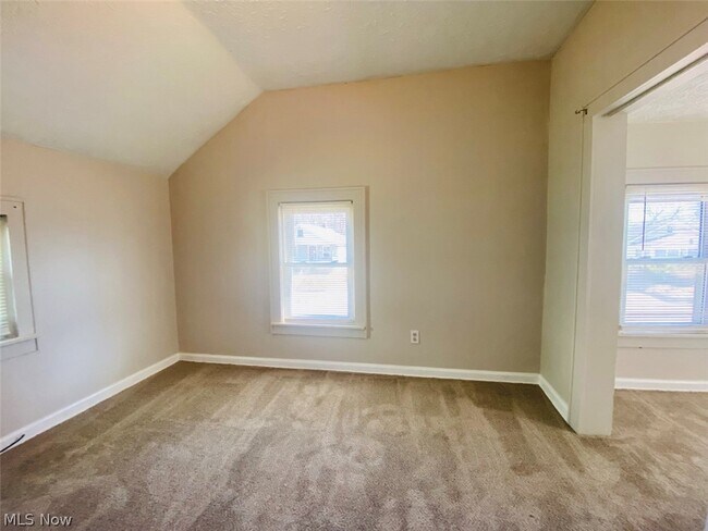 Building Photo - 748 Merton Ave