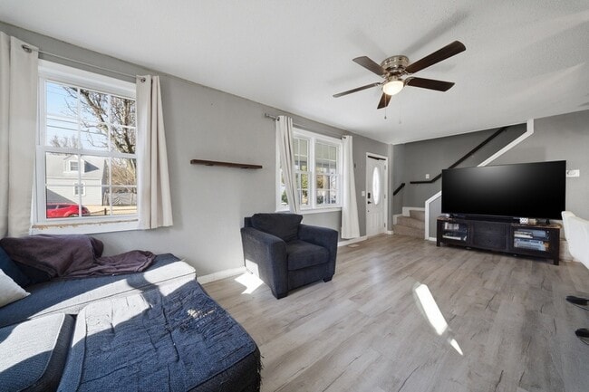 Building Photo - 4549 Bankhead Ave