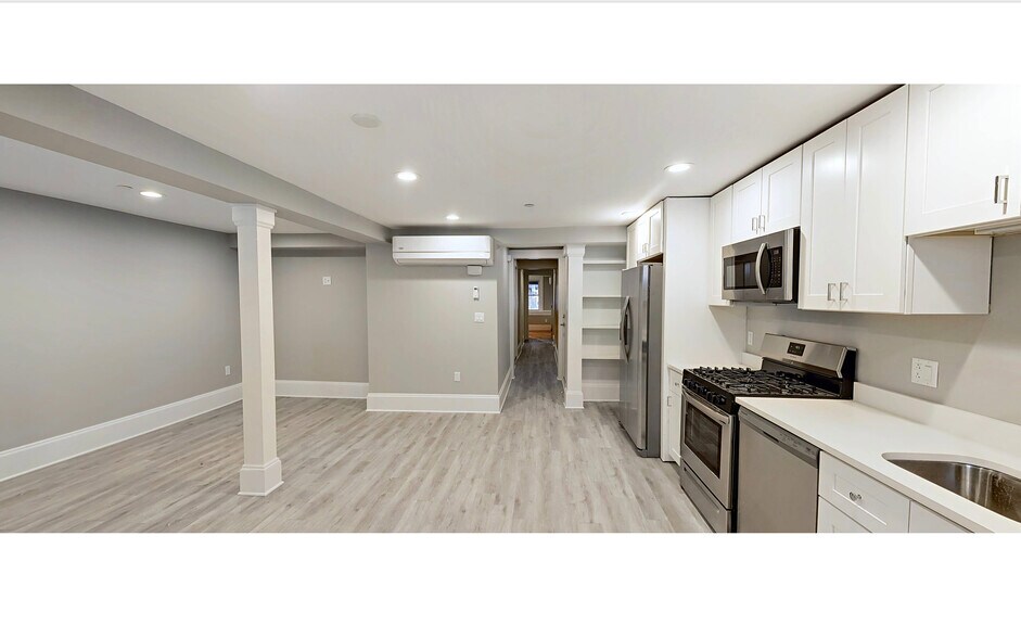 Building Photo - 190 Kelton
