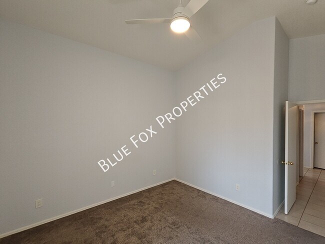 Building Photo - 7960 S Lennox Ln
