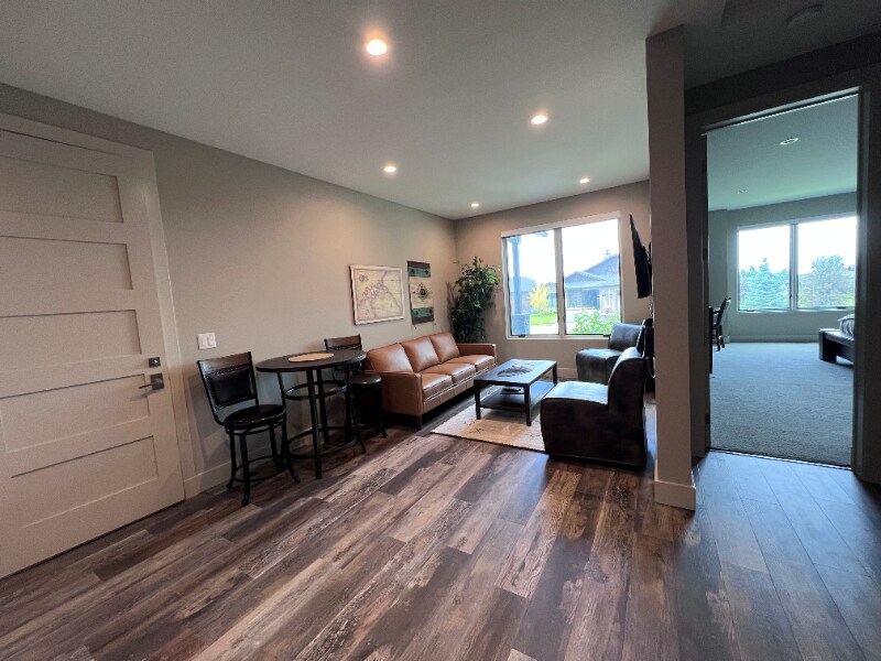 Building Photo - 75 Highnoon Way