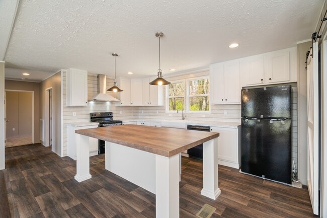 Building Photo - 456 W Outer Dr