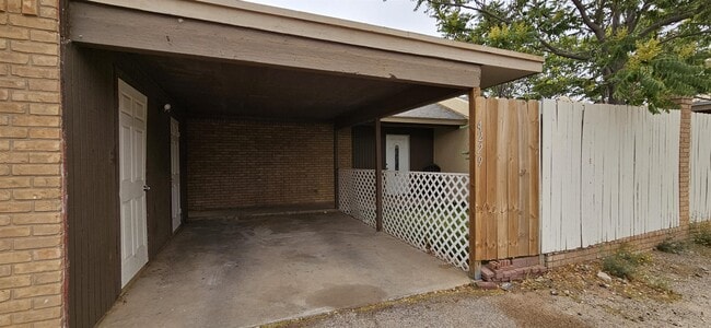Building Photo - 4229 Siesta Ln