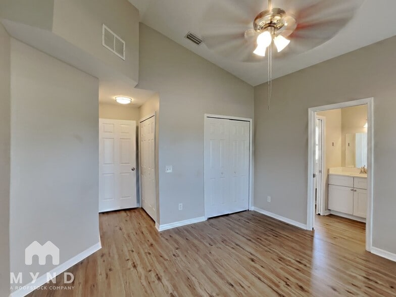 Building Photo - 8721 Persea Ct
