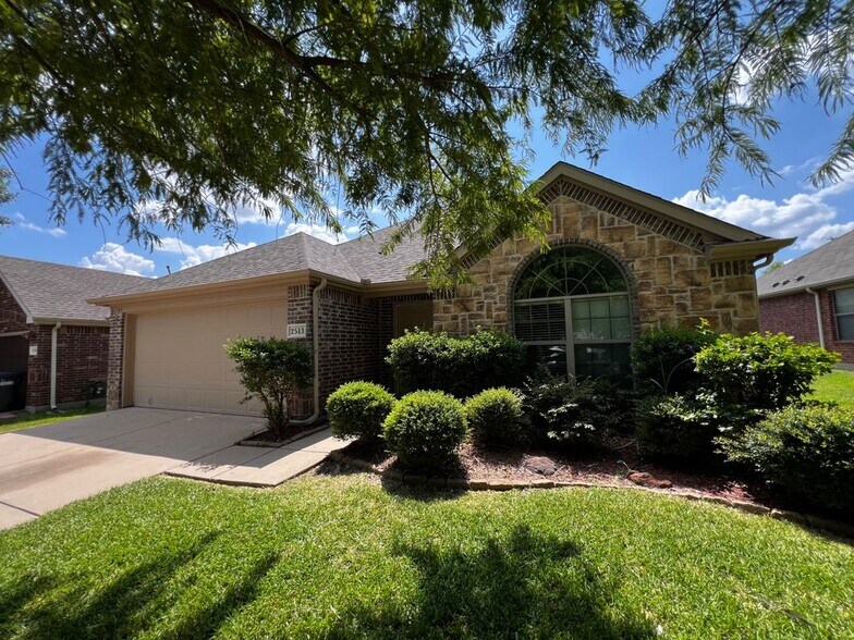 Building Photo - 2513 Slalom Dr