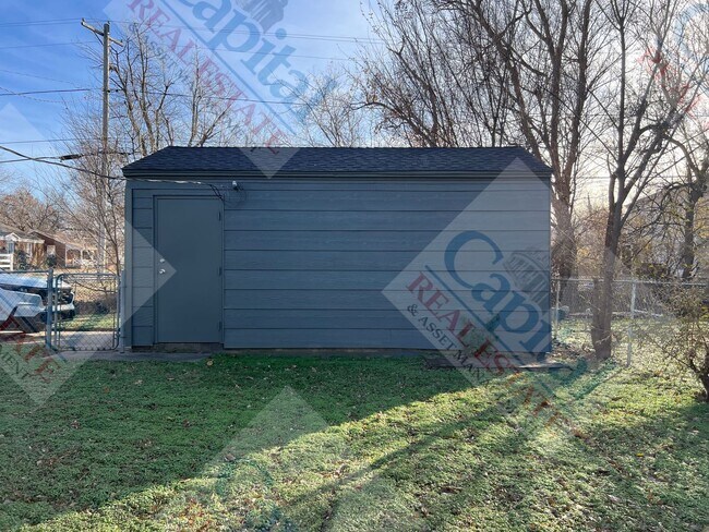 Building Photo - Cozy 2 Bedroom