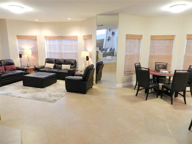 Building Photo - 210 La Costa Ct