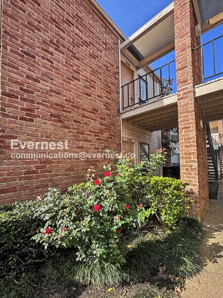 Building Photo - 3729 Thistlemont Dr