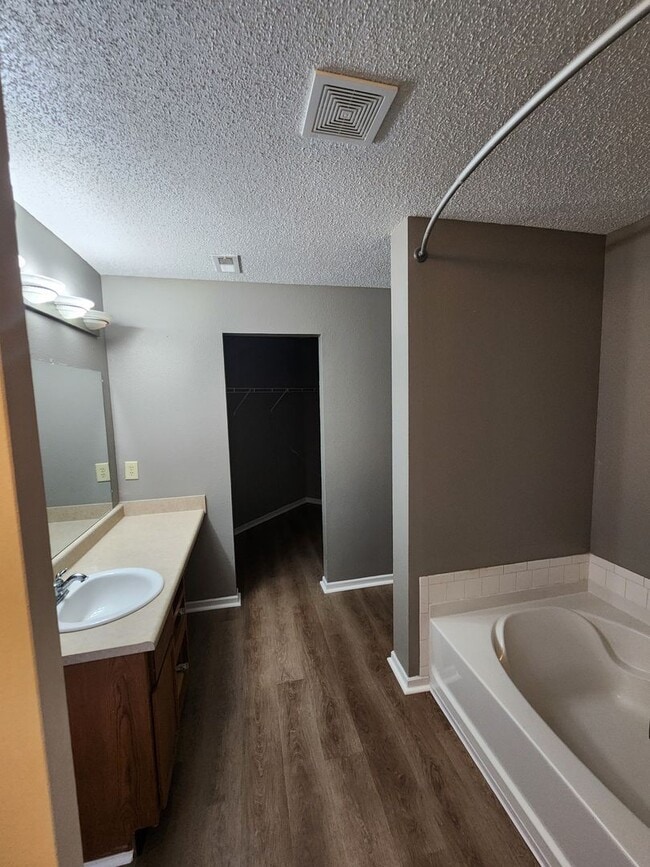 Building Photo - Great single family home!