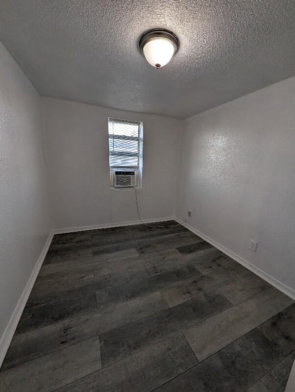 Building Photo - 1440 N Lincoln Ave