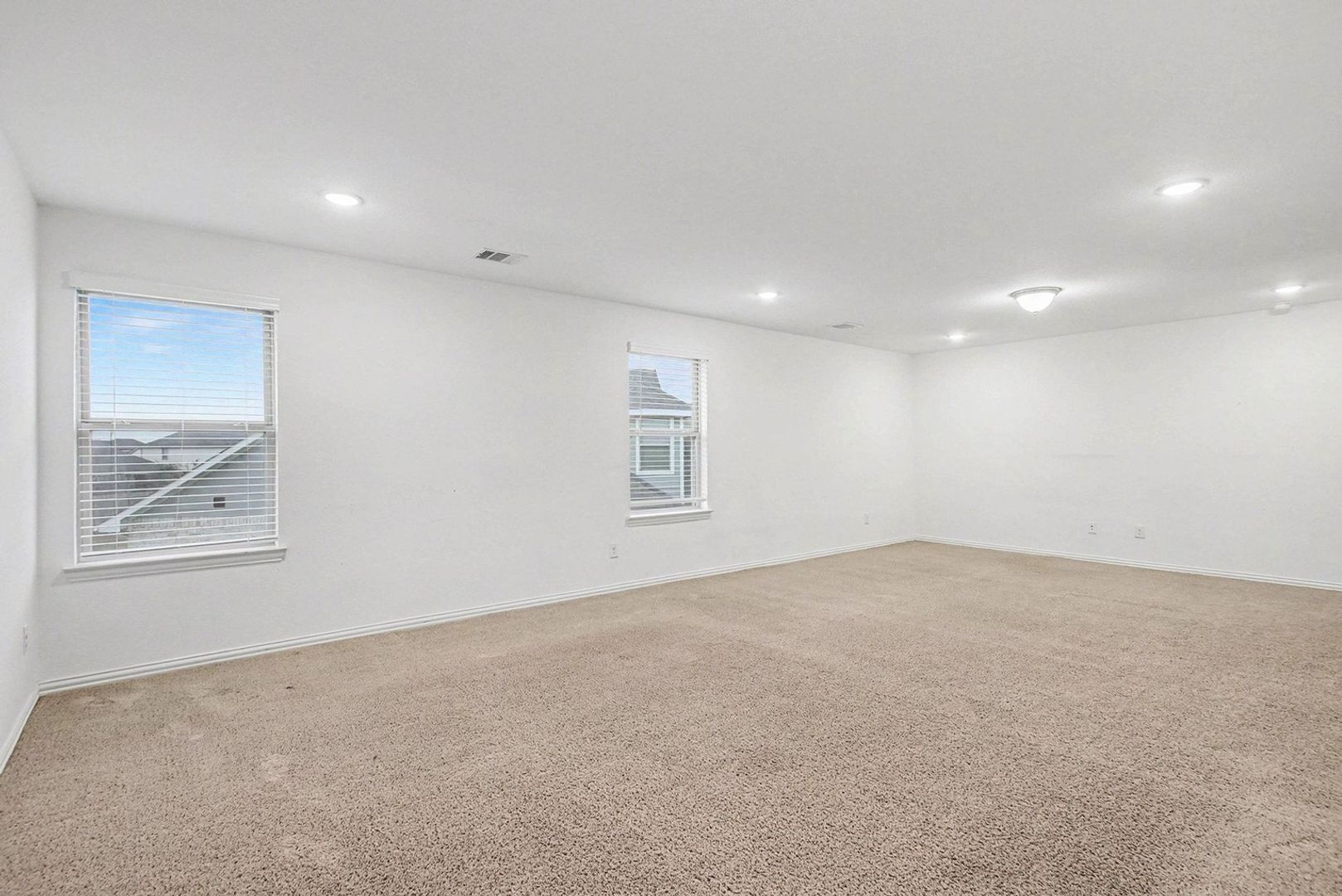 Building Photo - 8114 Royal Palm Ct