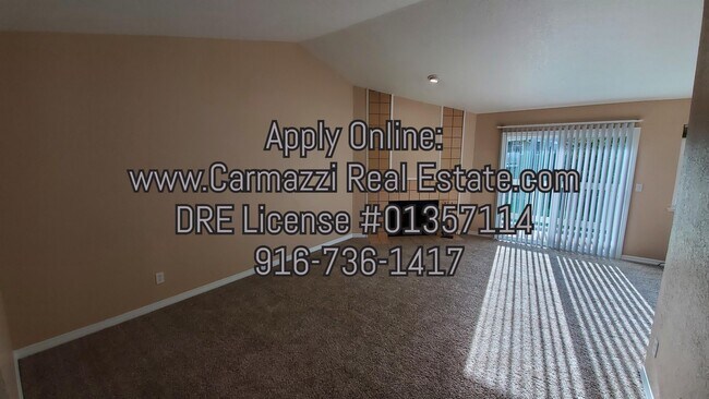 Building Photo - 206 Live Oak Cir