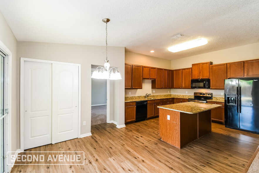 Building Photo - 6332 Trimpe Ln