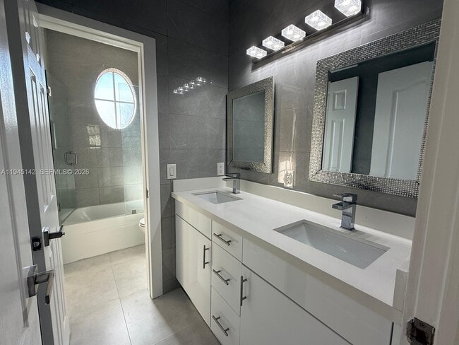 Building Photo - 11271 NW 84th St