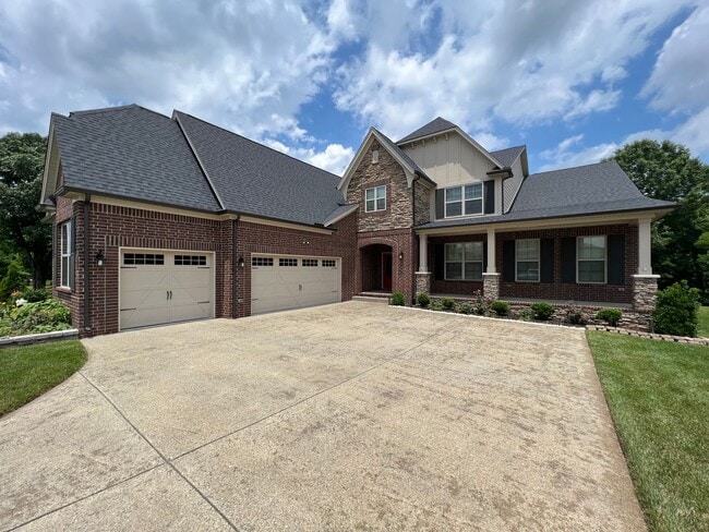 Building Photo - 4 Bedroom Home w/ Office and 3 Car Garage