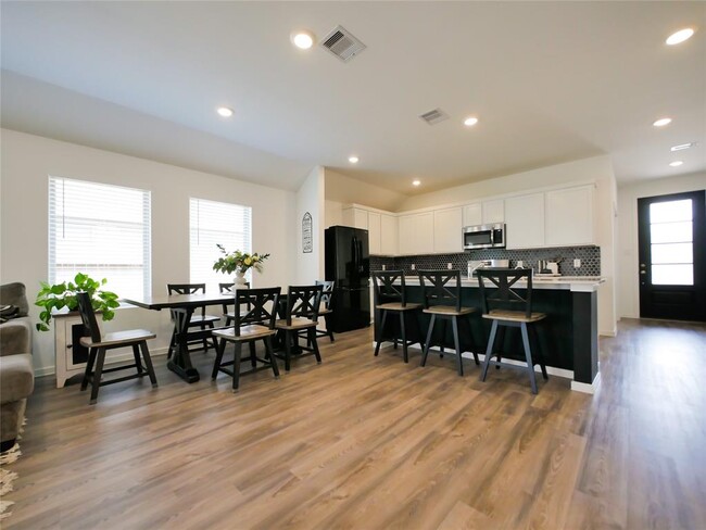Building Photo - 27230 Henley Rdg Dr