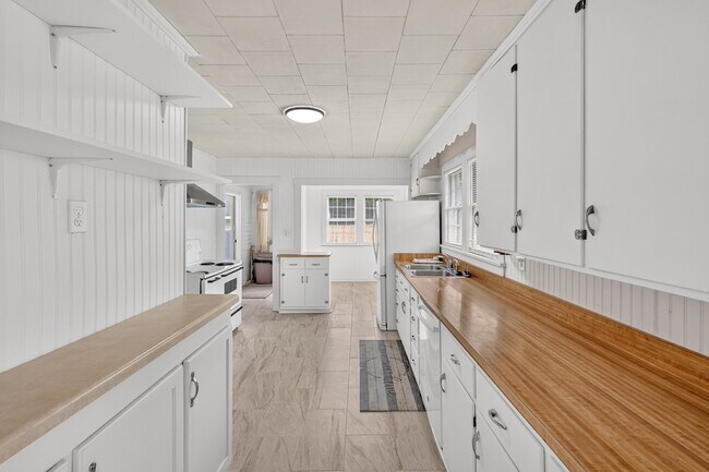 Building Photo - 110 Woodcraft Dr