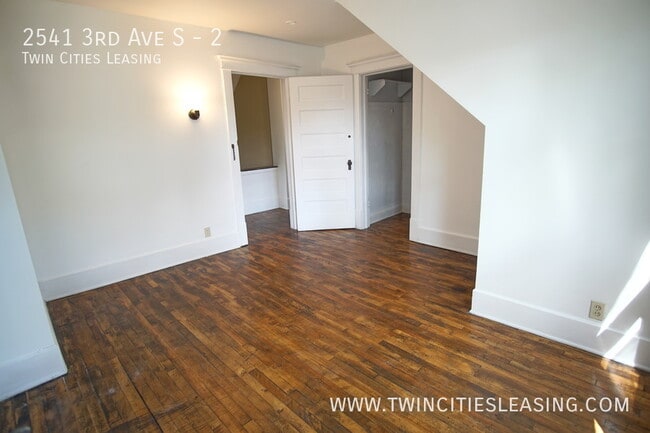 Building Photo - 2541 3rd Ave S
