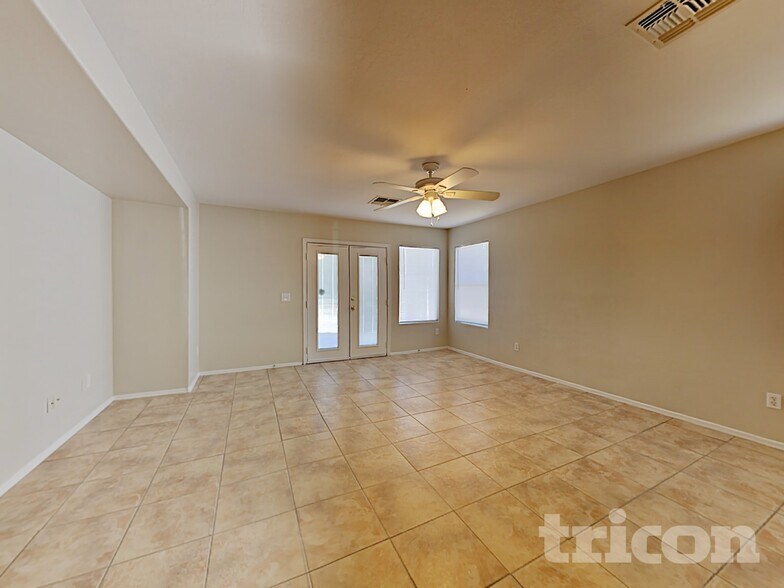 Building Photo - 6014 S 16th Ln