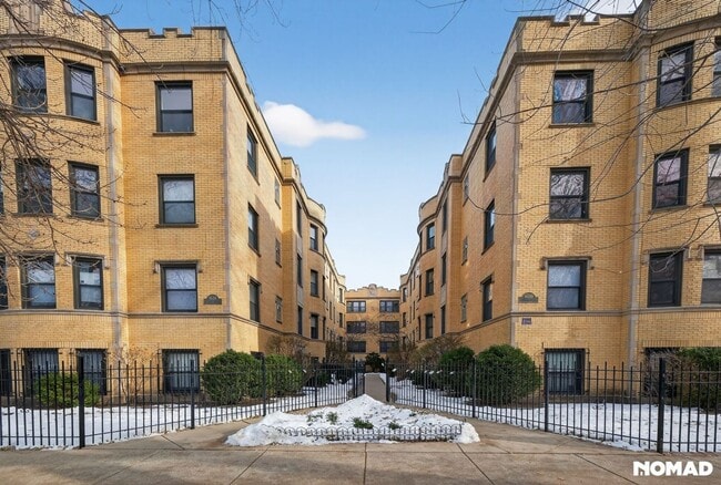 Building Photo - 4617 N Paulina St