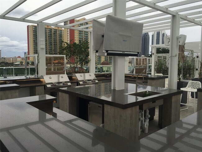 Building Photo - 400 Sunny Isles Blvd