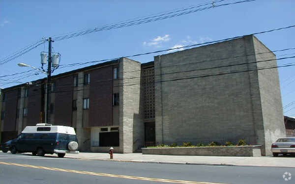 Building Photo - 610 Palisade Ave