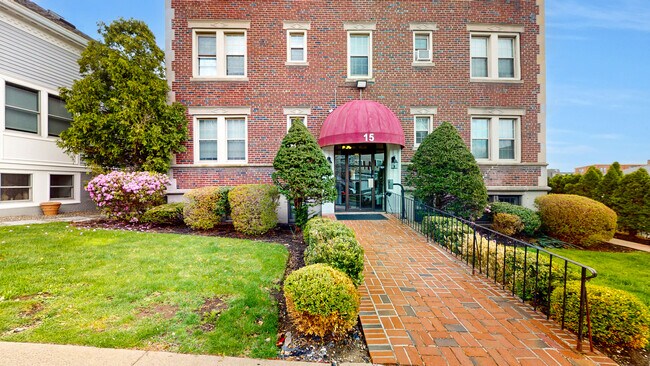 Building Photo - 15 Governors Ave