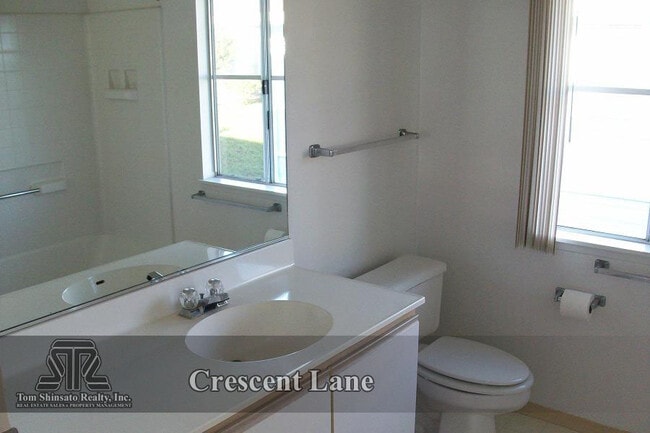 Building Photo - 2 bed/2 bath/2 park top floor townhouse in...
