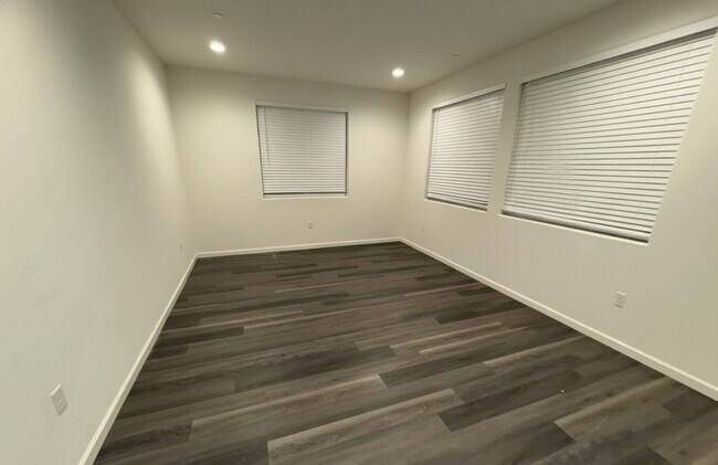 Building Photo - 4103 Hoblitt Ave