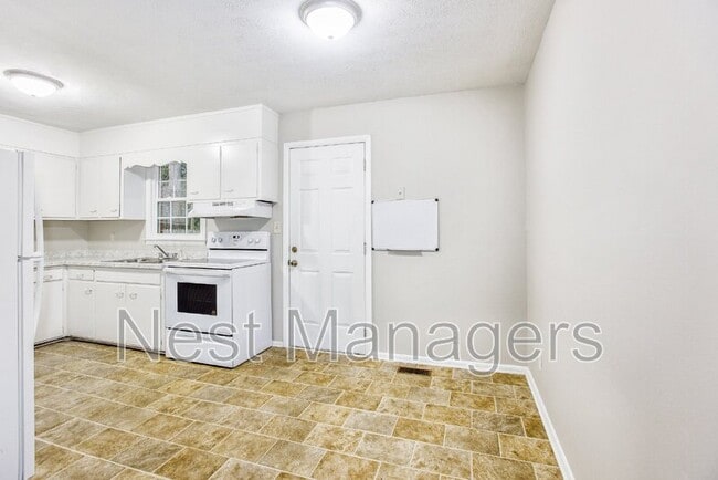 Building Photo - 828 Pilot Ave