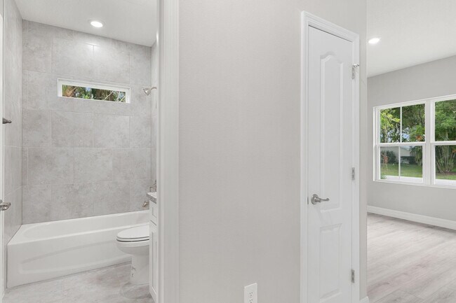 Building Photo - 573 Joy Haven Dr