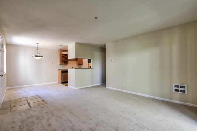 Primary Photo - 880 E Fremont Ave