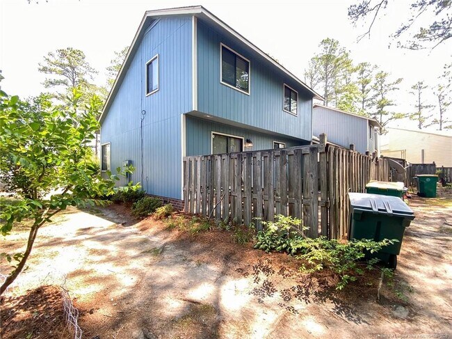 Building Photo - 207 Charmant Rd