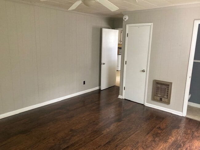 Building Photo - Murfreesboro 1250 SF, 3BR/1.5BA near downtown Murfreesboro