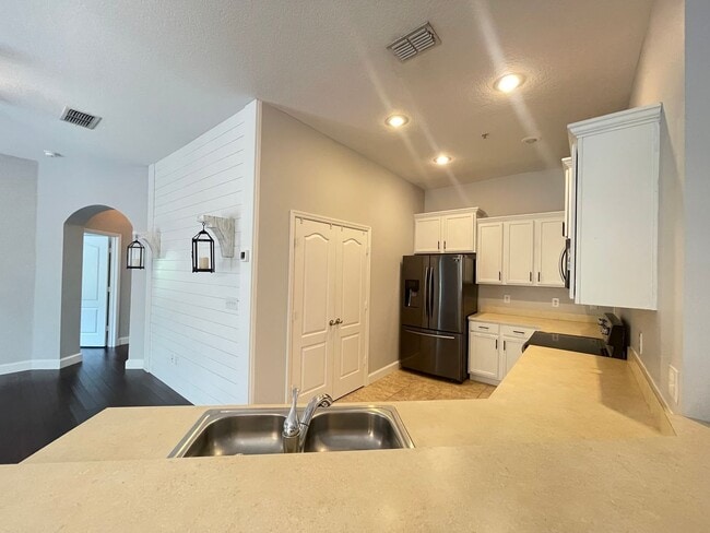 Building Photo - 10826 Eclipse Lily Way