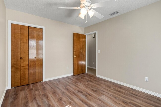 Building Photo - 206 Esmond Ct