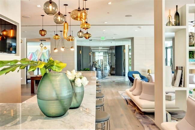 Building Photo - 480 NE 31st St