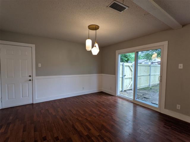 Building Photo - 2121 Travis Dr