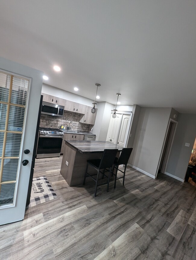 Building Photo - Rutland Ave