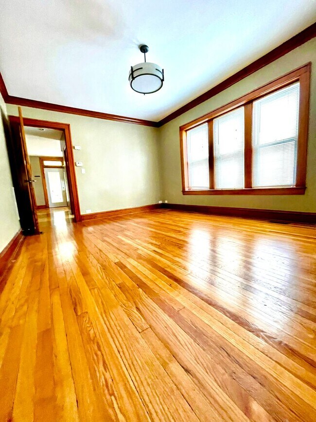 Building Photo - 3227 N Albany Ave