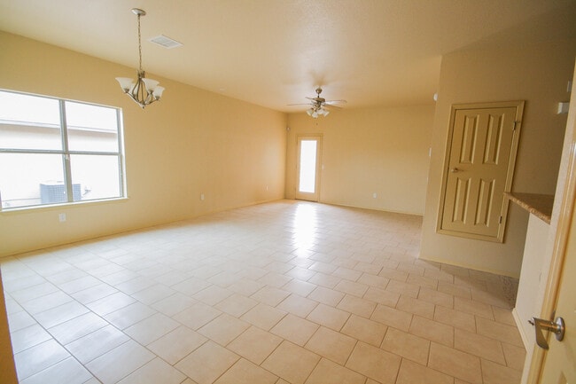 Building Photo - 5806 Redstone Rim Dr